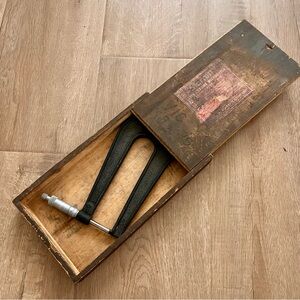 RARE Starrett No. 222 -1 inch, 6" Deep Throat Sheet Metal Micrometer W/ Wood Box